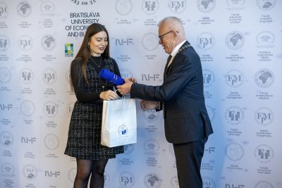 Udelenie Ceny Imricha Karvaša za najlepšiu dizertačnú prácu a najlepšiu diplomovú prácu - dominancia FHI